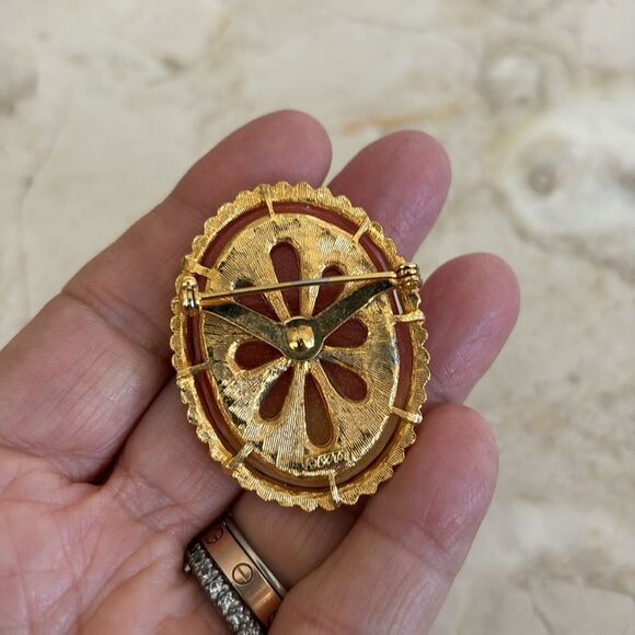 Vintage Coro Resin Cameo Victorian Style Brooch Gold Tone Mother & Cherubs - Picture 3 of 5